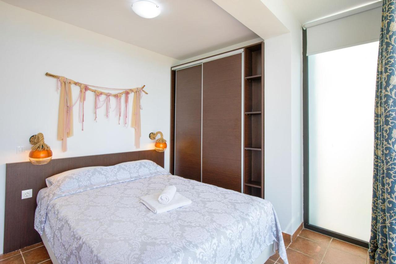 Kalma Villa Dio Неа Мудания Екстериор снимка